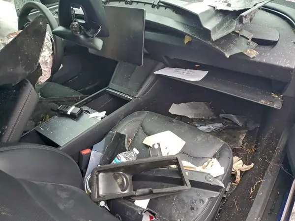 5YJ3E1EA0SF975270 2025 TESLA MODEL 3 - Image 8