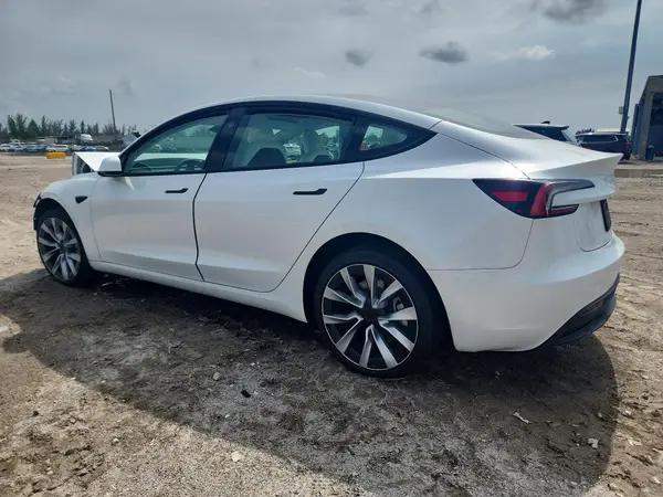 5YJ3E1EA0SF976001 2025 TESLA MODEL 3 - Image 2