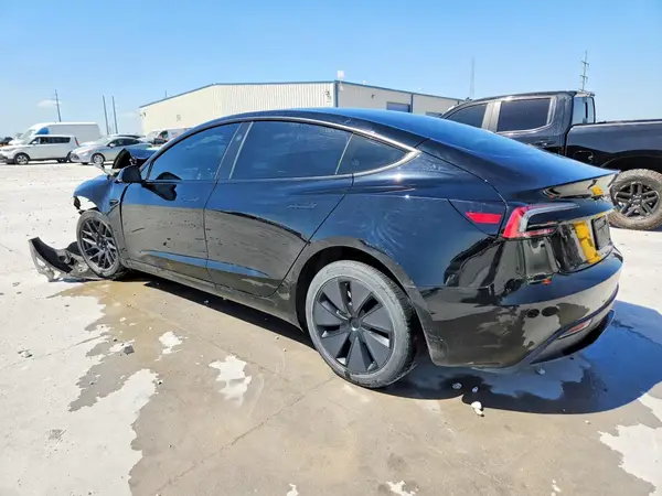 5YJ3E1EA0SF981117 2025 TESLA MODEL 3 - Image 2