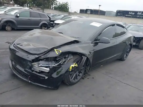 5YJ3E1EA0SF982154 2025 TESLA MODEL 3 - Image 2