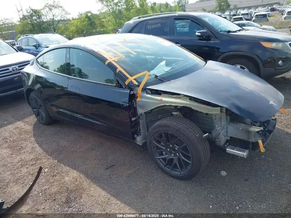 5YJ3E1EA0SF982929 2025 TESLA MODEL 3 - Image 1