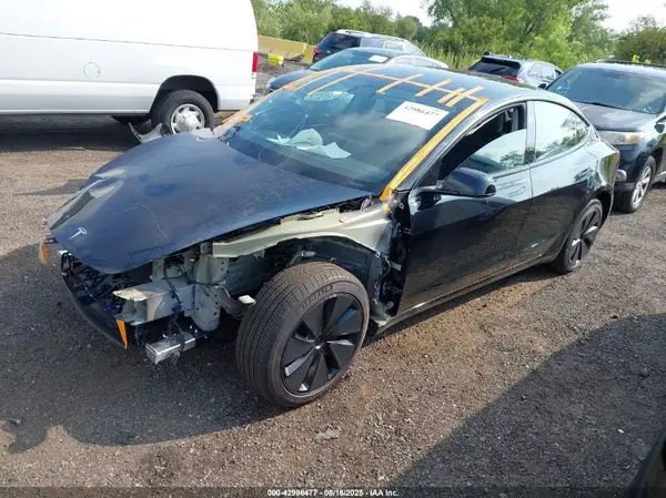 5YJ3E1EA0SF982929 2025 TESLA MODEL 3 - Image 2