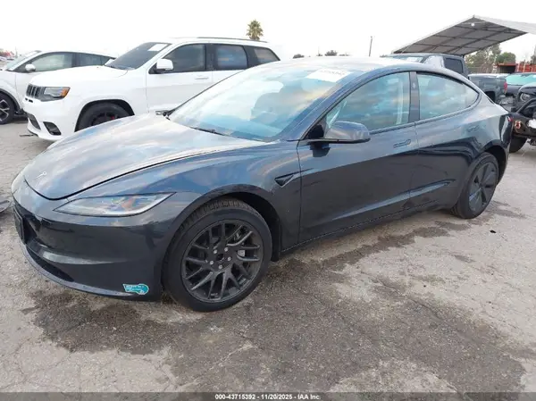 5YJ3E1EA0SF985863 2025 TESLA MODEL 3 - Image 2