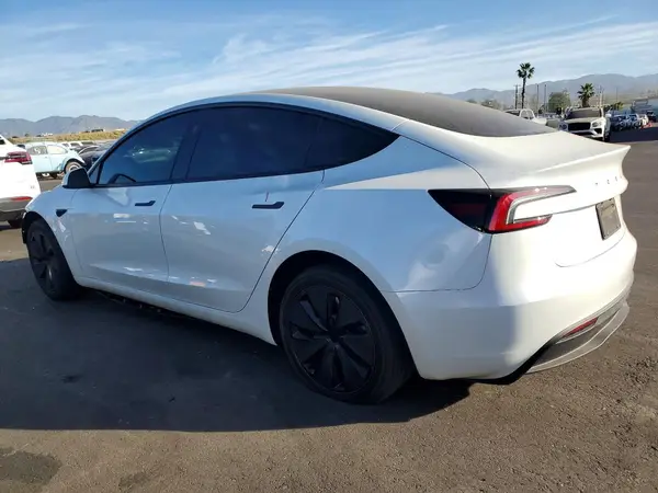 5YJ3E1EA0SF986950 2025 TESLA MODEL 3 - Image 2