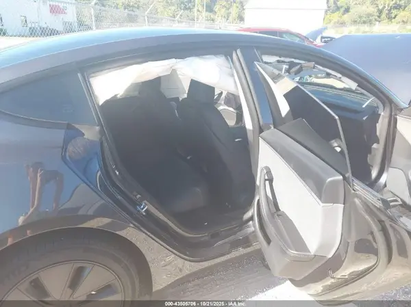 5YJ3E1EA0SF988066 2025 TESLA MODEL 3 - Image 8