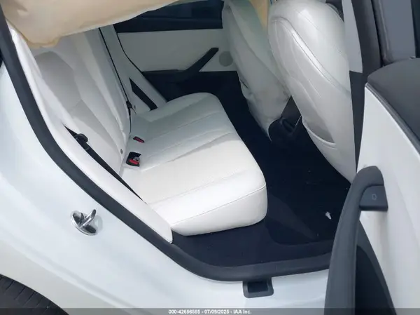 5YJ3E1EA0SF994949 2025 TESLA MODEL 3 - Image 8