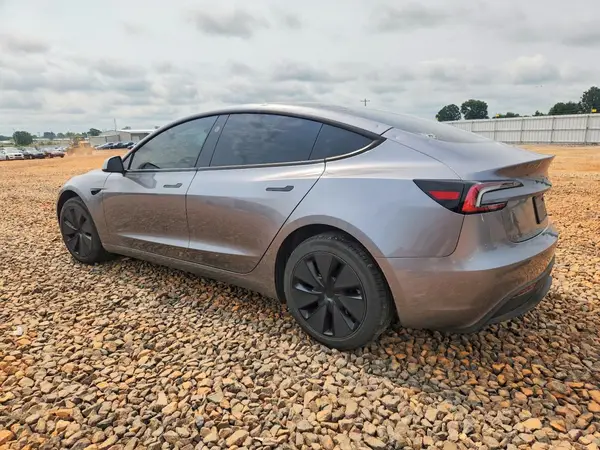 5YJ3E1EA0TF117816 2026 TESLA MODEL 3 - Image 2