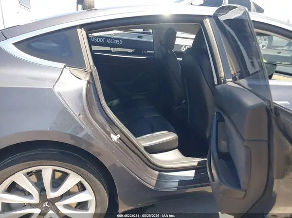 5YJ3E1EA1JF004549 2018 TESLA MODEL 3 - Image 8