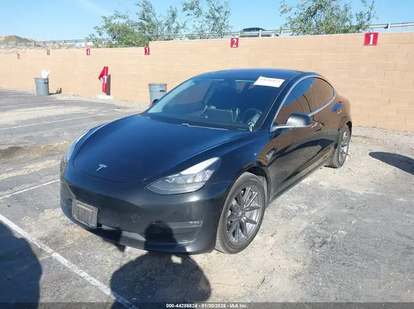 5YJ3E1EA1JF004941 2018 TESLA MODEL 3 - Image 2