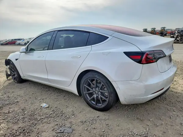 5YJ3E1EA1JF010593 2018 TESLA MODEL 3 - Image 2