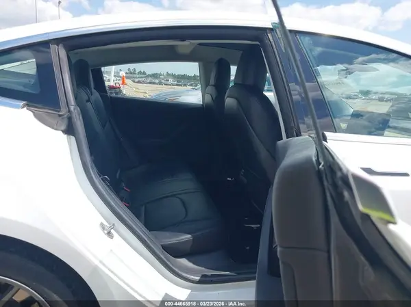 5YJ3E1EA1JF012408 2018 TESLA MODEL 3 - Image 8