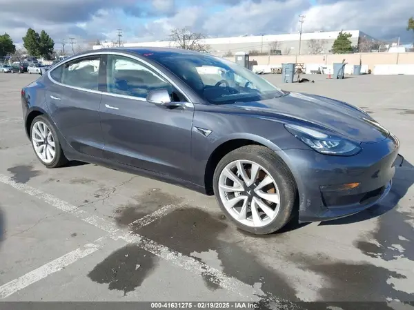 5YJ3E1EA1JF023991 2018 TESLA MODEL 3 - Image 1