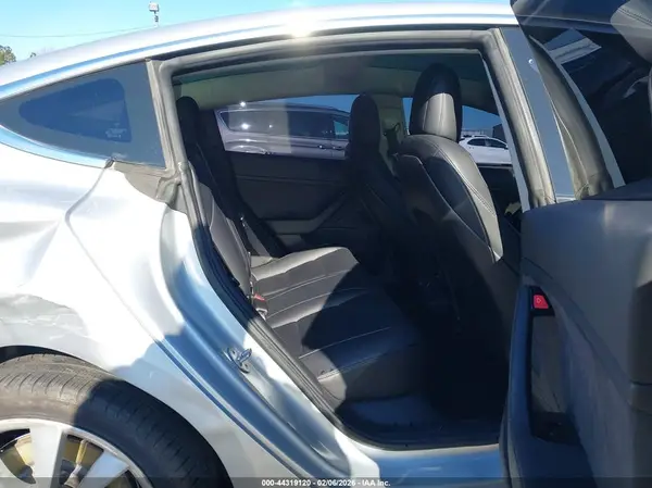 5YJ3E1EA1JF024252 2018 TESLA MODEL 3 - Image 8