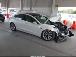 5YJ3E1EA1JF031959 2018 TESLA MODEL 3
