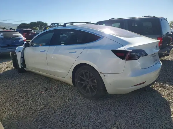 5YJ3E1EA1JF032688 2018 TESLA MODEL 3 - Image 2