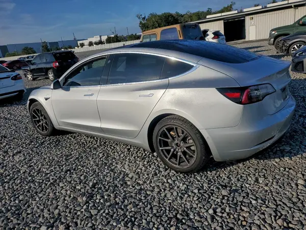 5YJ3E1EA1JF034828 2018 TESLA MODEL 3 - Image 2