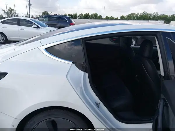 5YJ3E1EA1JF035221 2018 TESLA MODEL 3 - Image 8