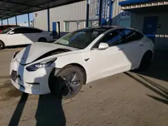 5YJ3E1EA1JF035266 2018 TESLA MODEL 3