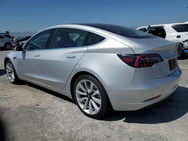 5YJ3E1EA1JF037387 2018 TESLA MODEL 3 - Image 2
