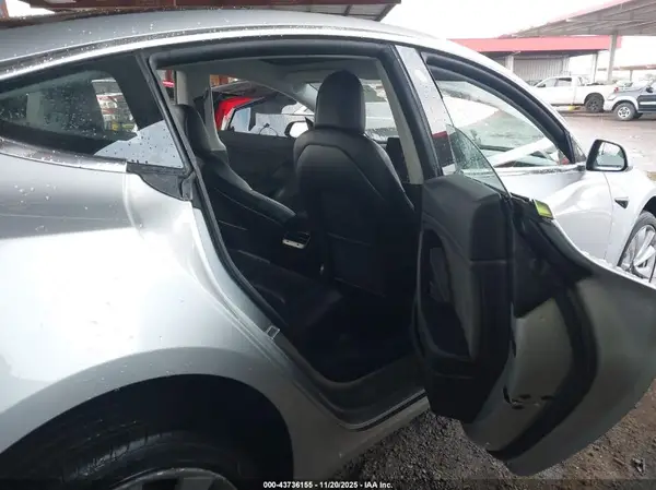 5YJ3E1EA1JF037454 2018 TESLA MODEL 3 - Image 8