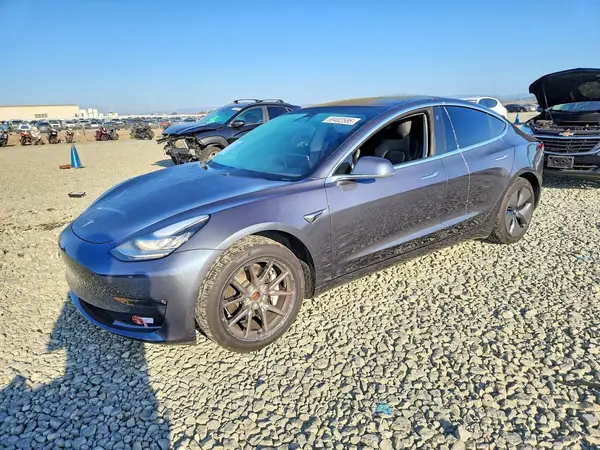 5YJ3E1EA1JF037471 2018 TESLA MODEL 3 - Image 1