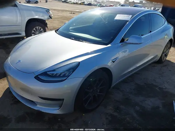 5YJ3E1EA1JF037521 2018 TESLA MODEL 3 - Image 2