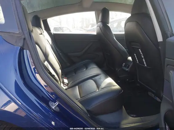 5YJ3E1EA1JF038443 2018 TESLA MODEL 3 - Image 8
