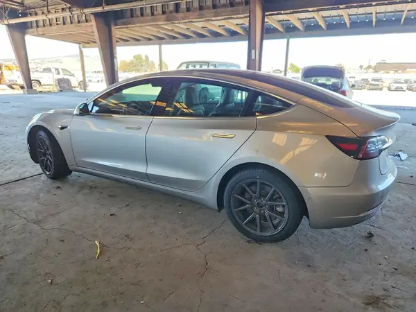 5YJ3E1EA1JF043979 2018 TESLA MODEL 3 - Image 2