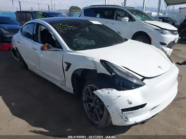 5YJ3E1EA1JF044551 2018 TESLA MODEL 3 - Image 1