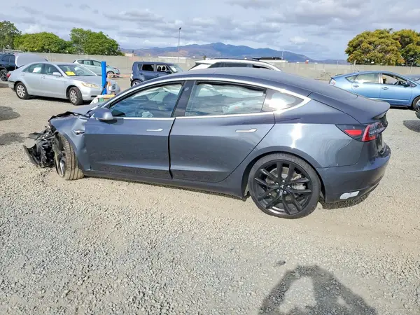 5YJ3E1EA1JF047692 2018 TESLA MODEL 3 - Image 2