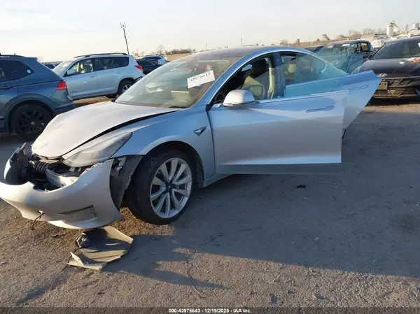 5YJ3E1EA1JF048485 2018 TESLA MODEL 3 - Image 2