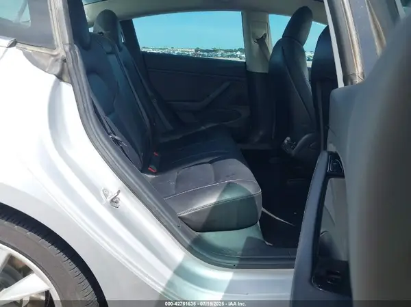 5YJ3E1EA1JF048664 2018 TESLA MODEL 3 - Image 8