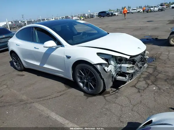5YJ3E1EA1JF051001 2018 TESLA MODEL 3 - Image 1