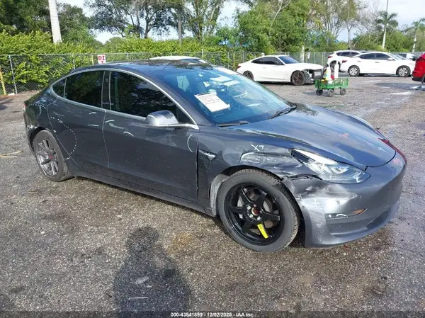 5YJ3E1EA1JF057994 2018 TESLA MODEL 3 - Image 1