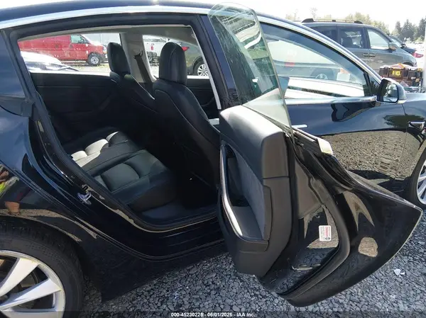 5YJ3E1EA1JF071135 2018 TESLA MODEL 3 - Image 8