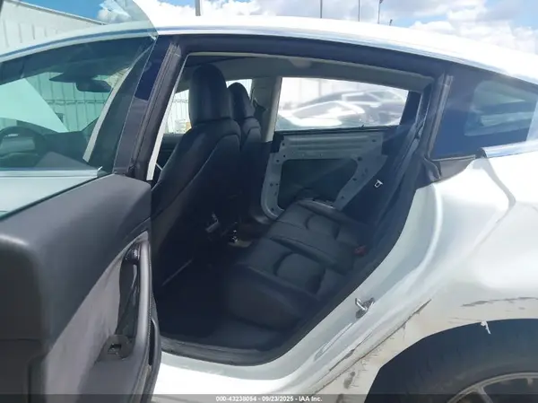 5YJ3E1EA1JF076853 2018 TESLA MODEL 3 - Image 8