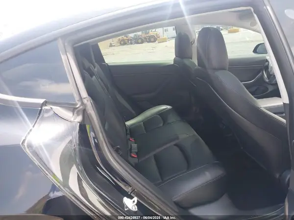 5YJ3E1EA1JF123363 2018 TESLA MODEL 3 - Image 8