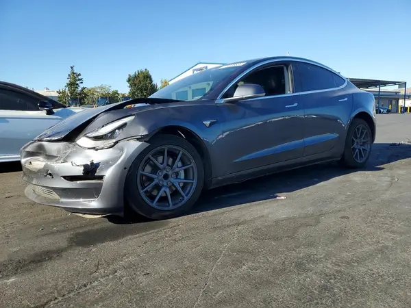 5YJ3E1EA1JF123833 2018 TESLA MODEL 3 - Image 1