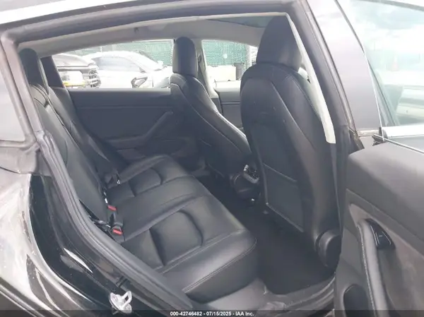 5YJ3E1EA1JF157058 2018 TESLA MODEL 3 - Image 8