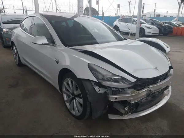 5YJ3E1EA1JF164818 2018 TESLA MODEL 3 - Image 1