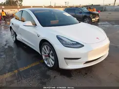5YJ3E1EA1JF164821 2018 TESLA MODEL 3