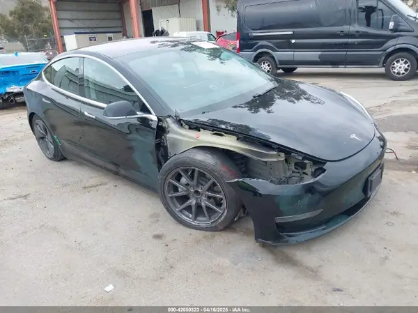5YJ3E1EA1JF171879 2018 TESLA MODEL 3 - Image 1