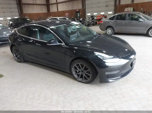 5YJ3E1EA1KF297953 2019 TESLA MODEL 3 - Image 1