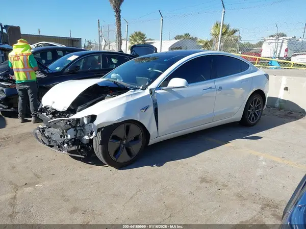 5YJ3E1EA1KF300110 2019 TESLA MODEL 3 - Image 2