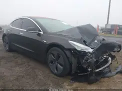 5YJ3E1EA1KF305596 2019 TESLA MODEL 3