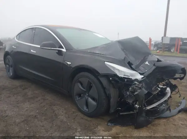 5YJ3E1EA1KF305596 2019 TESLA MODEL 3 - Image 1