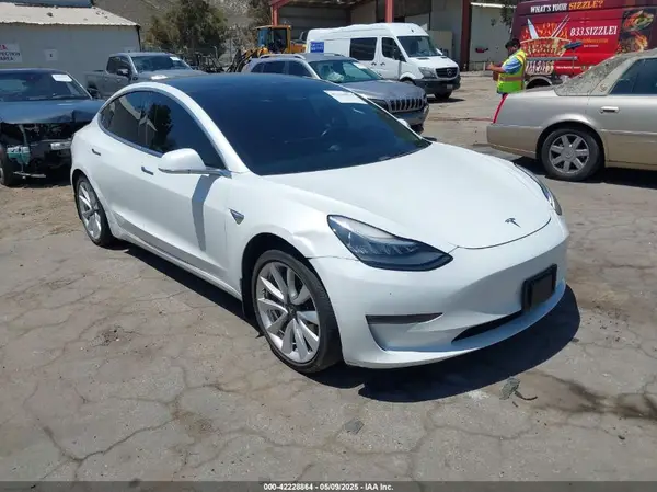 5YJ3E1EA1KF338467 2019 TESLA MODEL 3 - Image 1