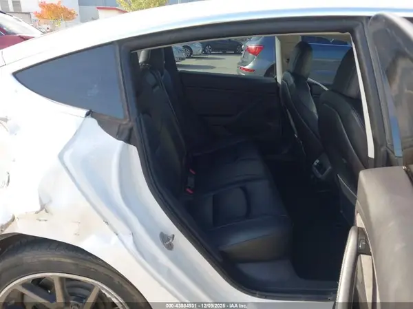 5YJ3E1EA1KF396949 2019 TESLA MODEL 3 - Image 8