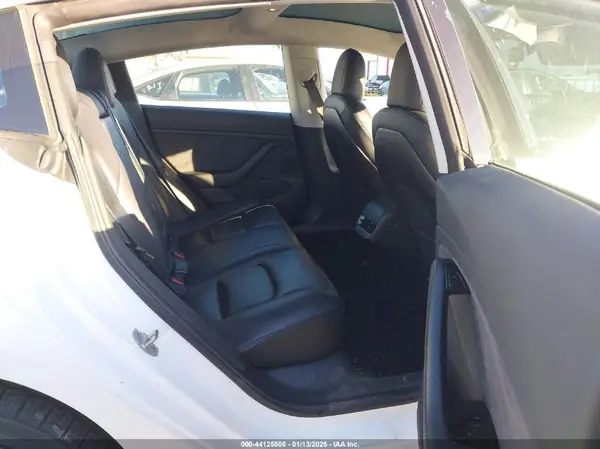 5YJ3E1EA1KF476395 2019 TESLA MODEL 3 - Image 8