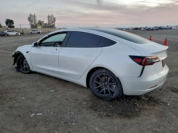 5YJ3E1EA1KF485646 2019 TESLA MODEL 3 - Image 2